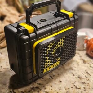 Sidewinder Apache 1800 speaker box in black and yellow